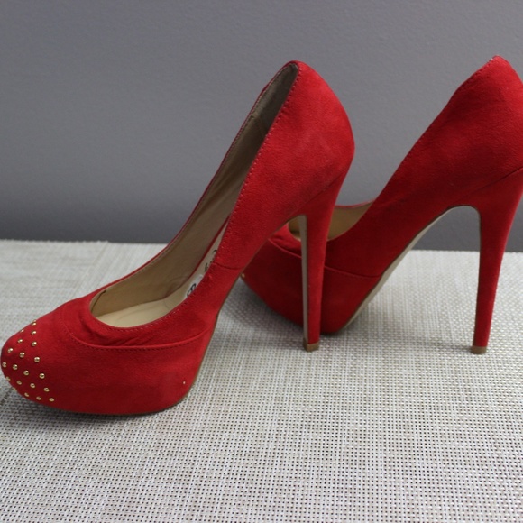 Red Heels - Picture 4 of 6